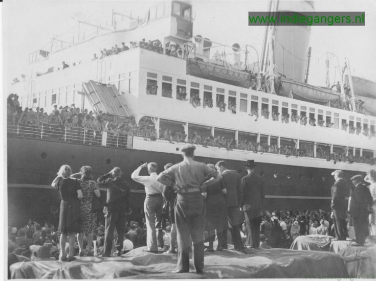 1  Aan boord van de Volendam