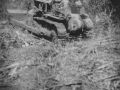 42 Bulldozer aan het werk te Soekodono   nov 1946 stelling maken RNMC