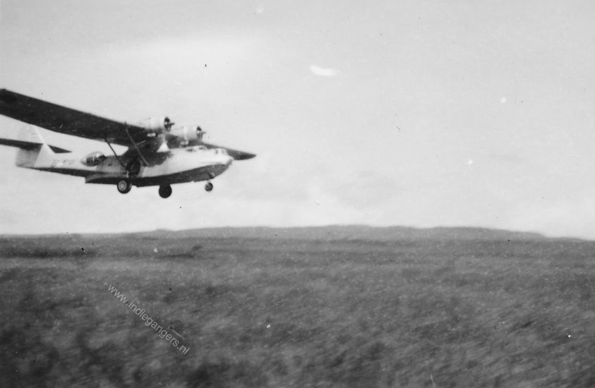 26 23 dec 1948 Siborongborong Vliegveld Weer op weg naar Medan waar nieuwe troepen wachten