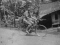 104 C Brood op de fiets in Tjiandjoer