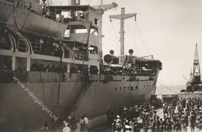 27 boot op de kade